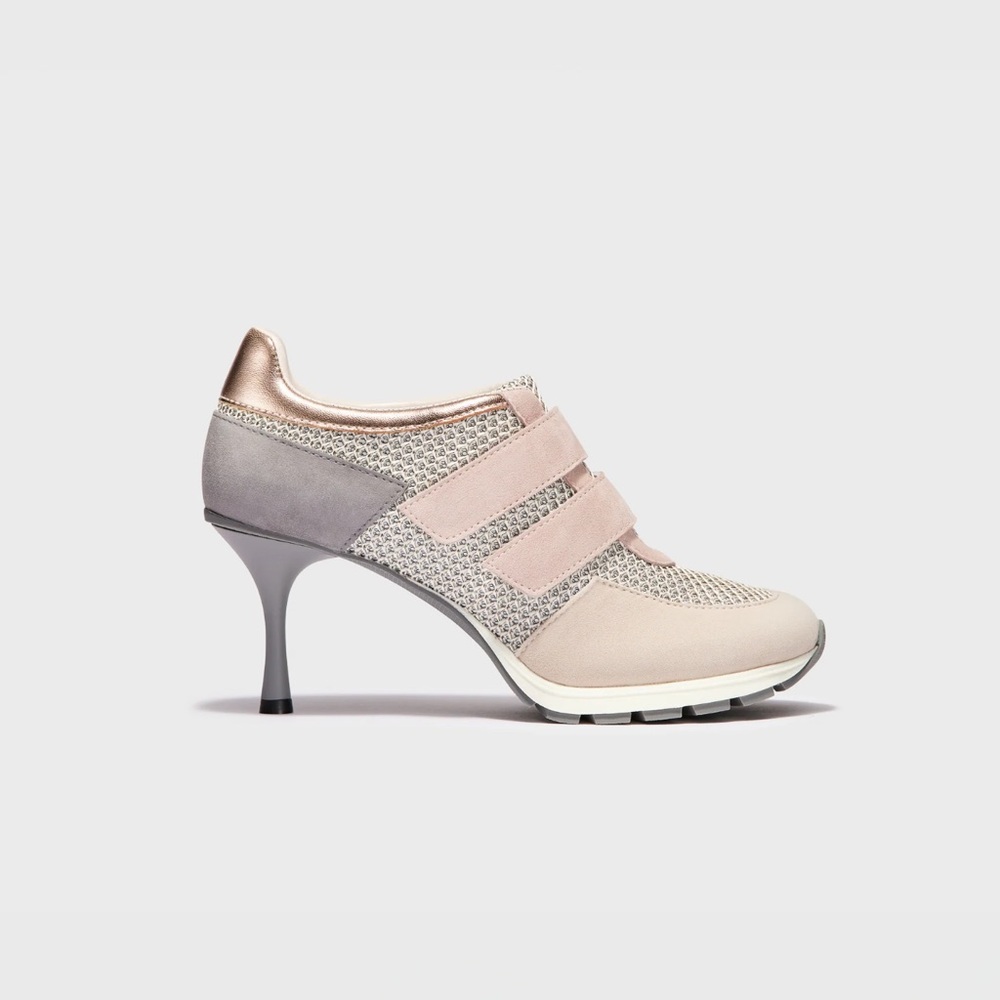 Sneex—The Blake Ivory/Nude Metallic Stone Size 9 NWT